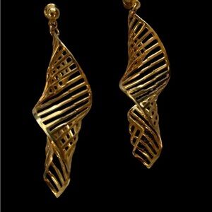 Spiral Vintage gold tone earrings